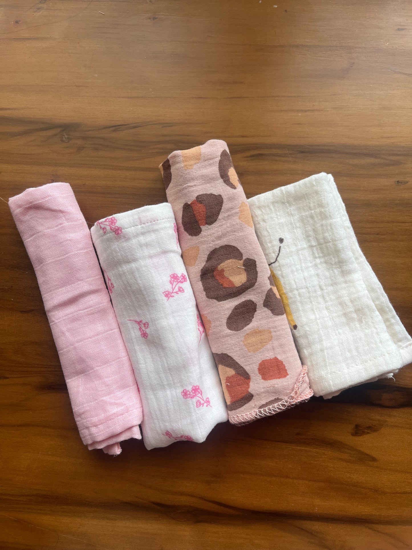 Muslin wipes/ burp cloth/ handkerchief- Pack of 4
