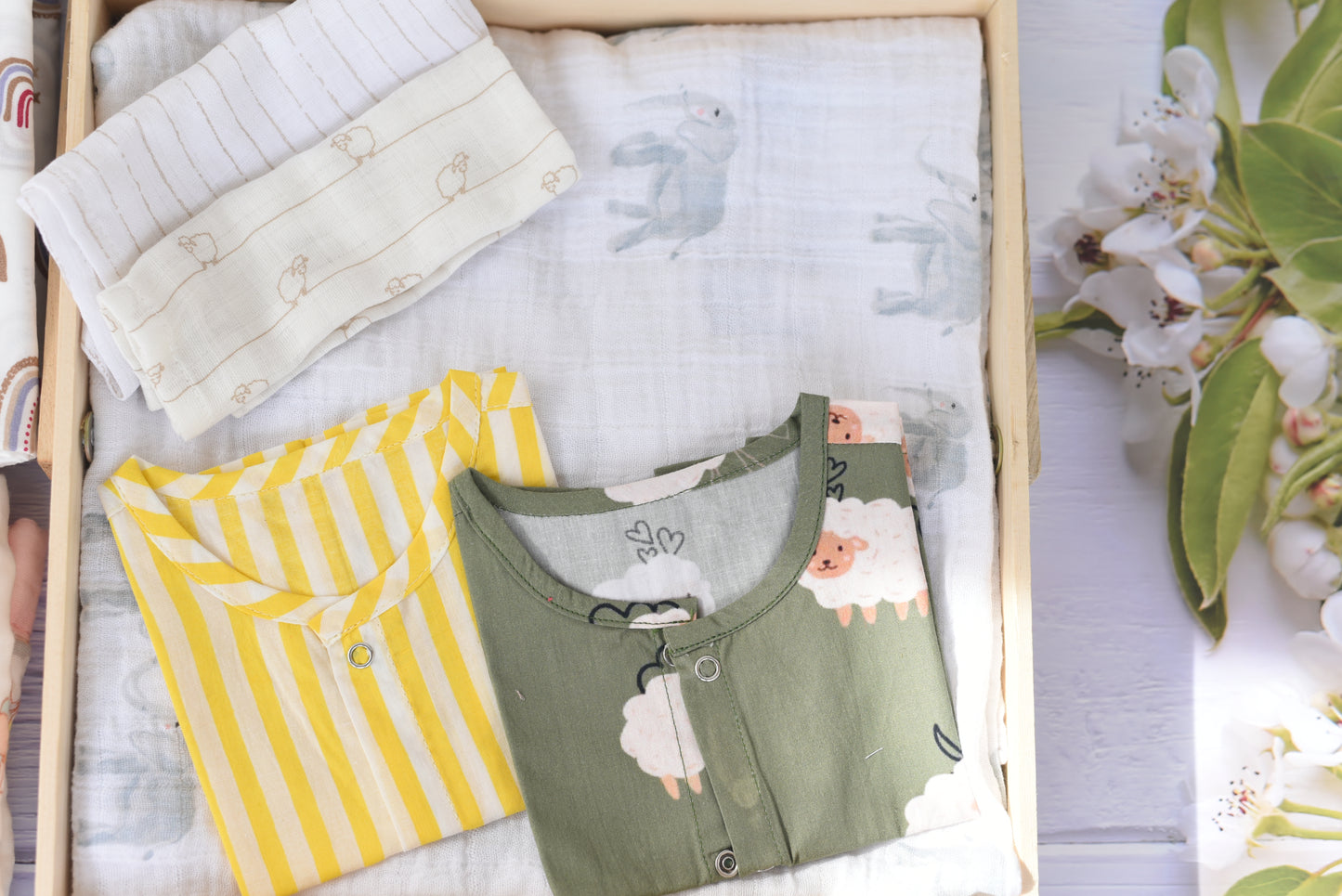 Gift set for Baby/Newborn - Little Snuggle Box