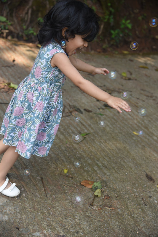 Casual Sleeveless frocks for kids